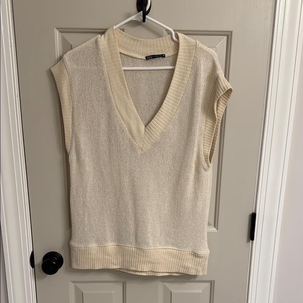 Cream Sleeveless V-Neck Sweater Zara